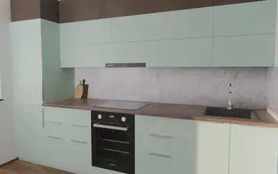 Кухня «Элион» 3.4 м. с фасадами AGT в цвете спокойный зелёный / Relax green 735 ракурс 3