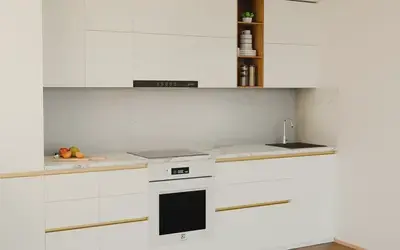 Кухня «Айвори» 3,3 м. в цвете белый / Soft Touch White 734 ракурс 2