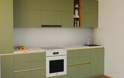 Кухня «Айвори» 3,3 м. в цвете оливковый зелёный / Olive Green 3097 ракурс 2