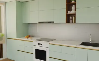 Кухня «Айвори» 3,3 м. в цвете спокойный зелёный / Relax green 735 ракурс 3