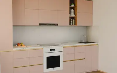 Кухня «Айвори» 3,3 м. в цвете розовая сакура / Sakura Pink 3114 ракурс 2