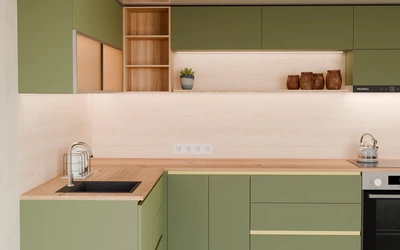 Угловая кухня Астин 4,2 × 2 м, AGT Olive Green 3097, вид спереди вблизи