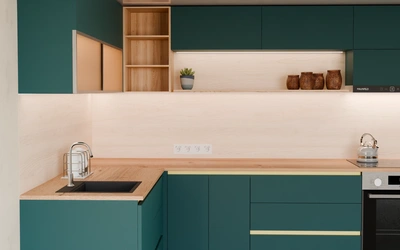 Угловая кухня Астин 4,2 × 2 м, AGT Glamorous Pacific 3029, вид спереди вблизи