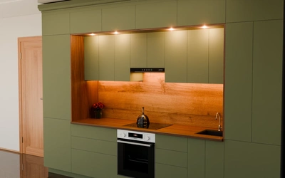 Кухня «Норви» 3,8 м в цвете оливковый зелёный / Olive Green 3097 ракурс 2