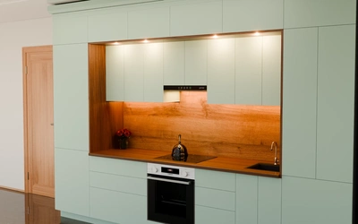 Кухня «Норви» 3,8 м в цвете спокойный зелёный / Relax green 735 ракурс 2