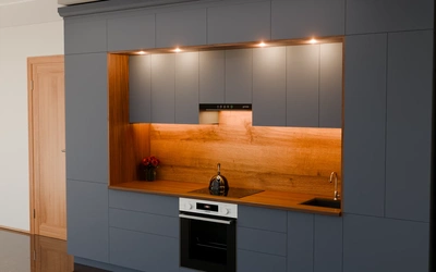 Кухня «Норви» 3,8 м в цвете тёмно-голубой / Sky Blue 3091 ракурс 2