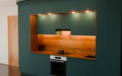 Кухня «Норви» 3,8 м в цвете тёмная морская волна / Glamorous Pacific 3029 ракурс 2