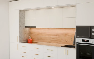 Прямая кухня «Виора» 3,5 м, фасады AGT Soft Touch White 734, вид справа